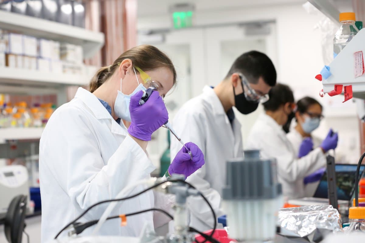 healthcare and pharma photography by Snappr — Lab