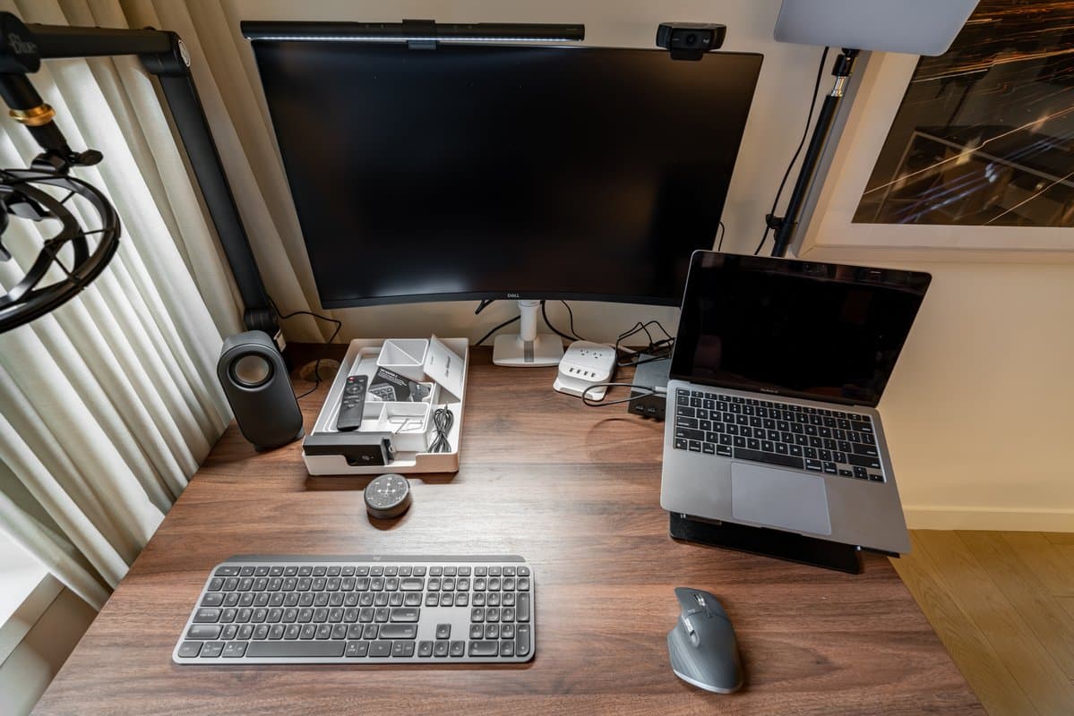 retail and e-commerce photography by Snappr — Electronics