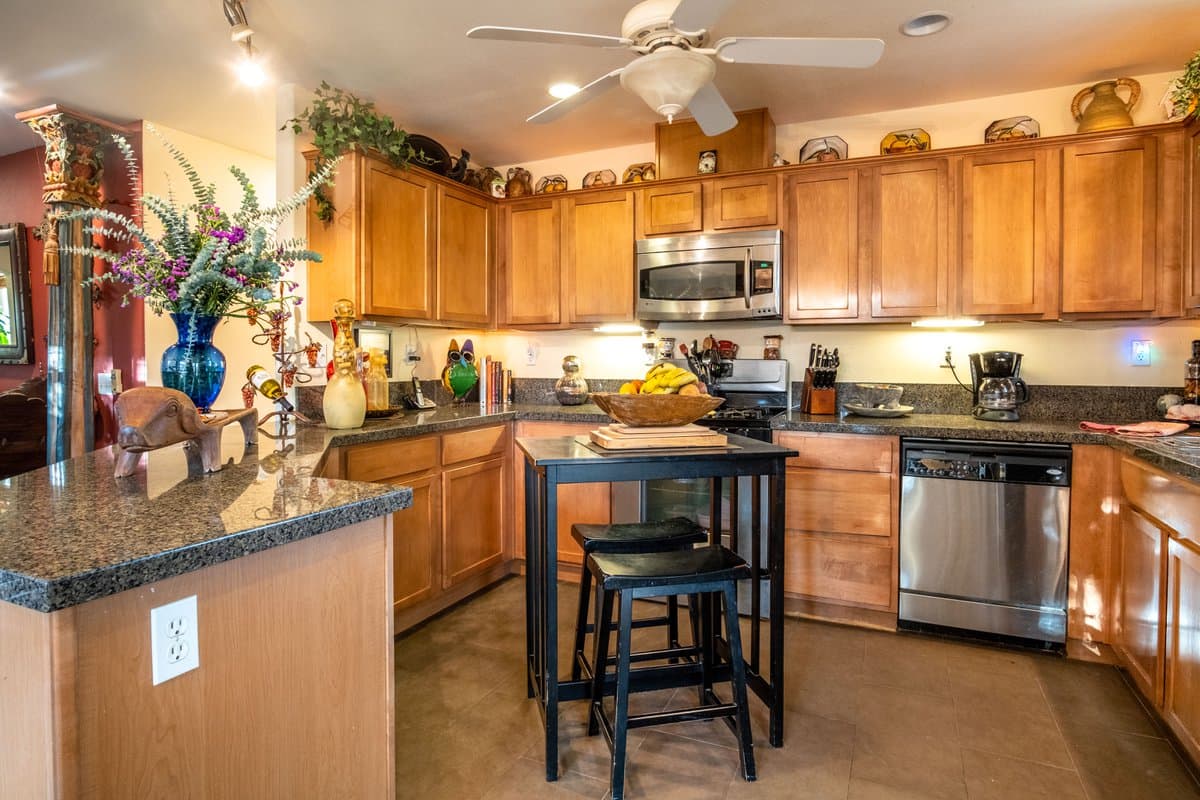 real estate and property photography by Snappr — Kitchen